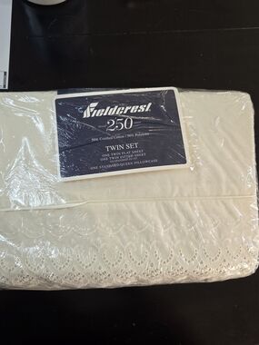 Fieldcrest 250 Twin Duchess Lace Sheet Set in White